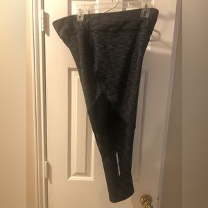 Avia Athletic Women’s Capri Leggings XL